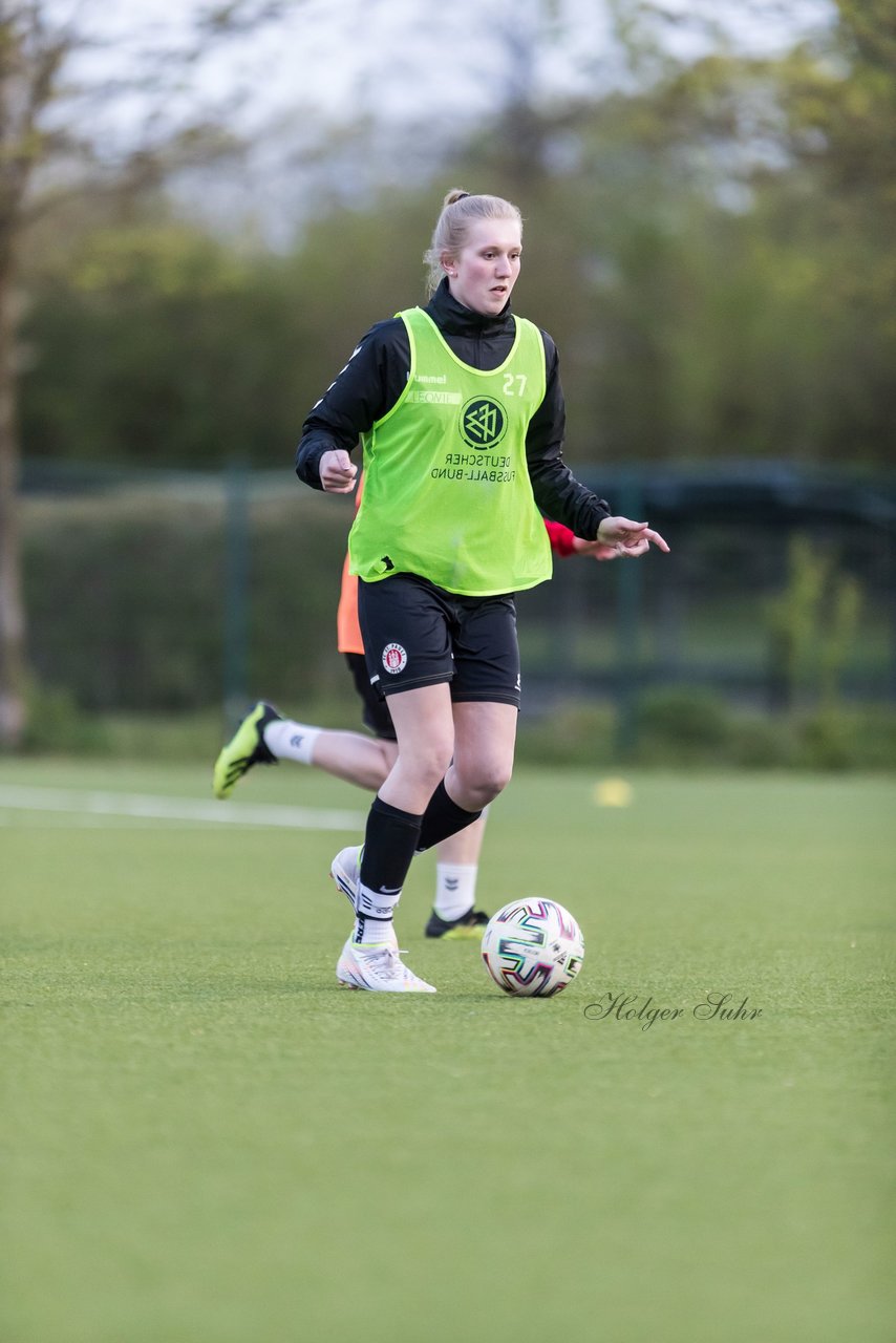 Bild 357 - Co-Trainerin der Frauen Nationalmannschaft Britta Carlson in Wahlstedt